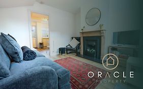 Cosy 2-Bedroom Townhouse - Free Parking